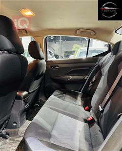 نيسان فيرسا